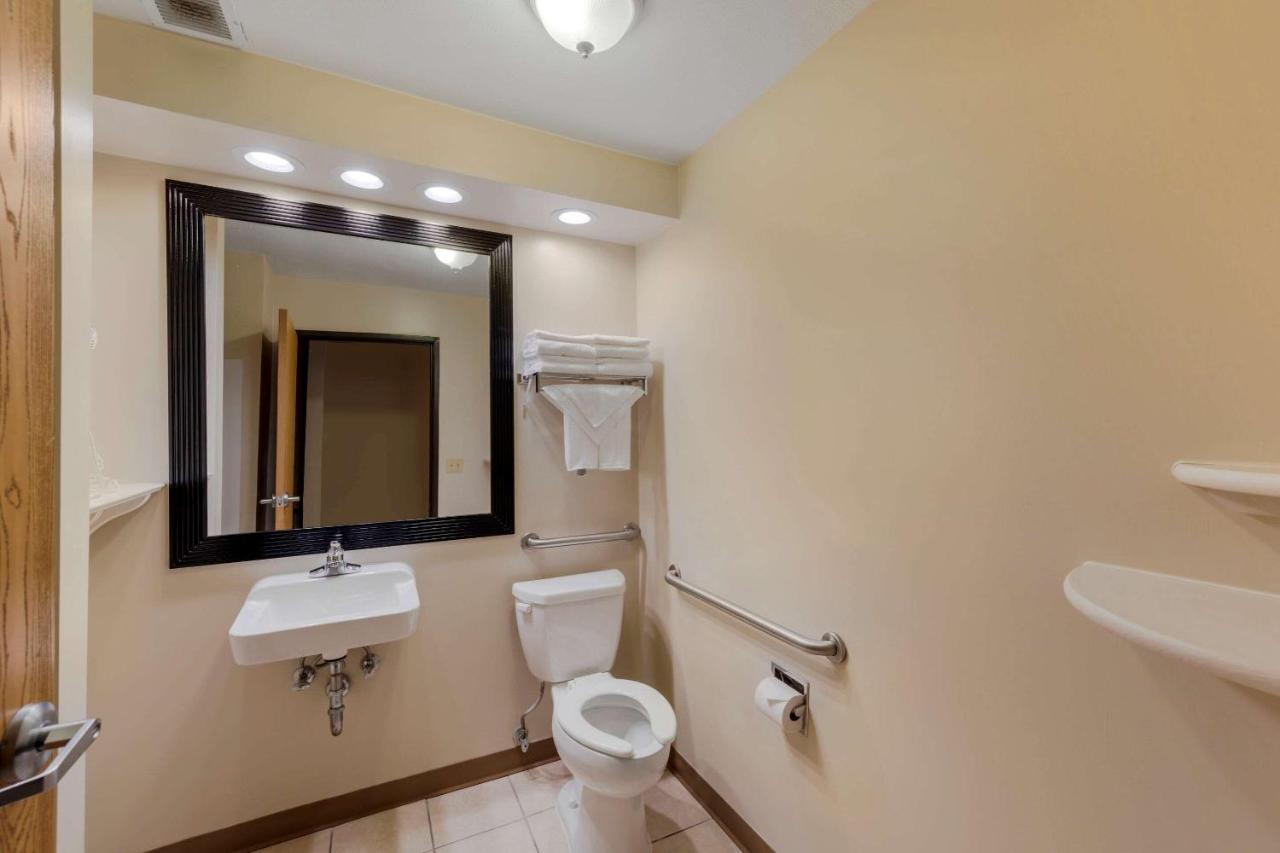 Quality Inn Hamilton Bagian luar foto