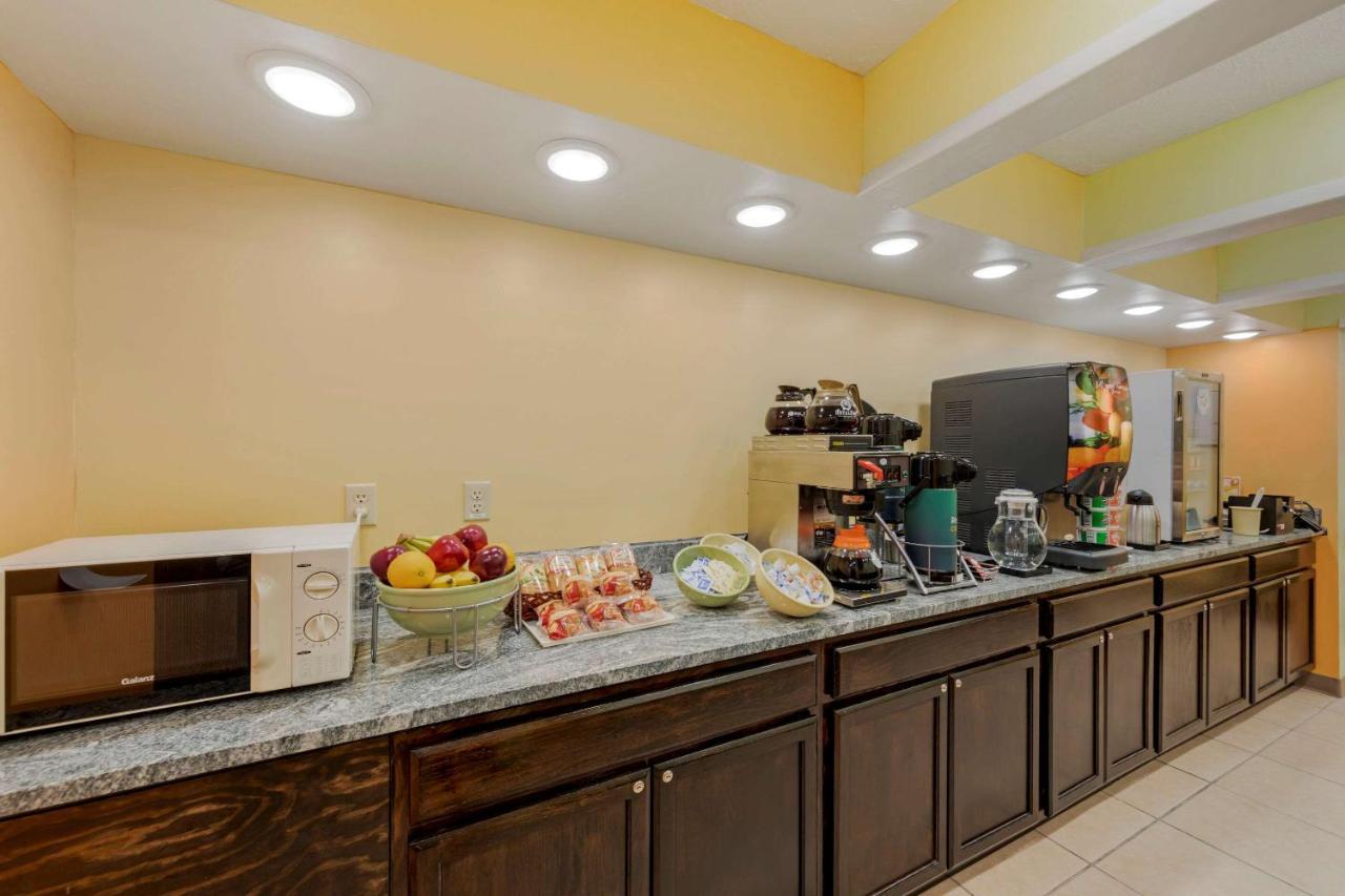Quality Inn Hamilton Bagian luar foto