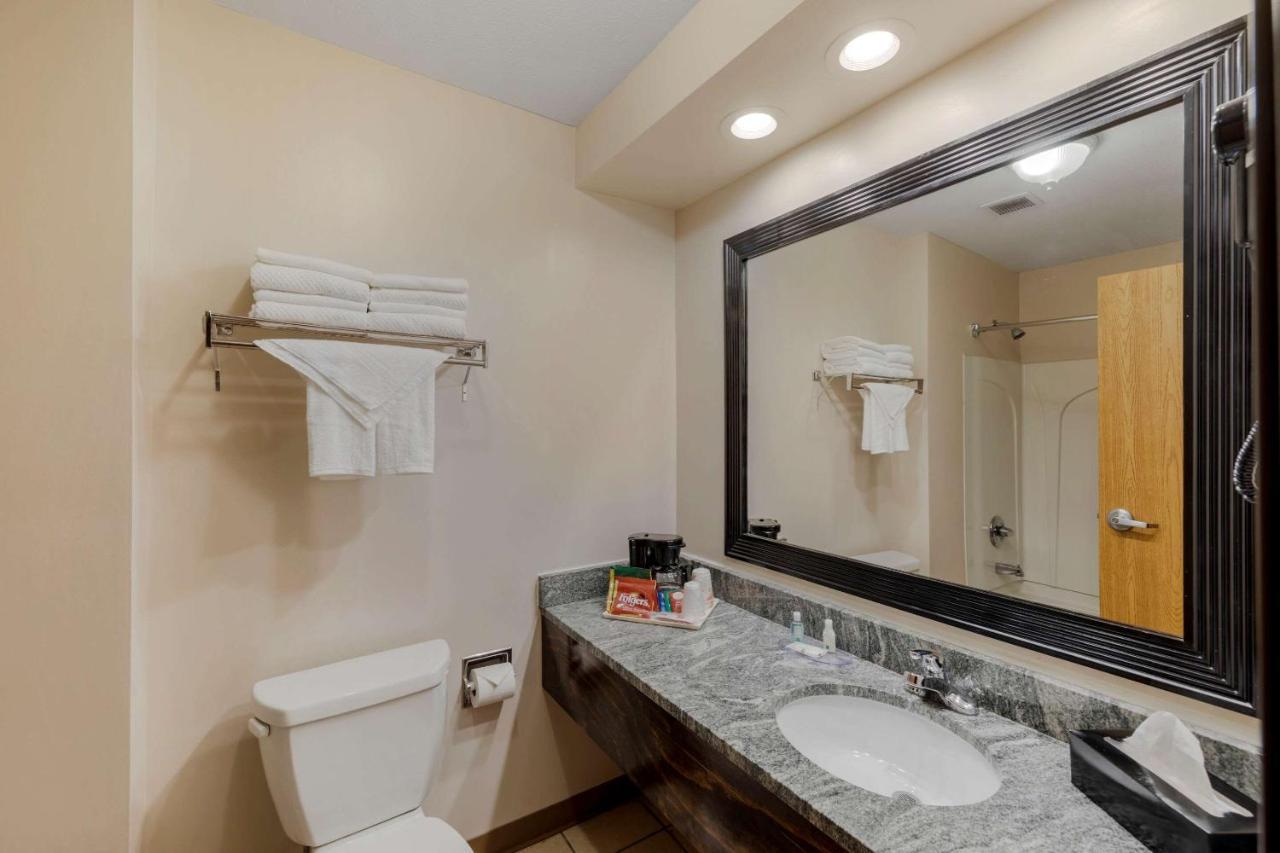 Quality Inn Hamilton Bagian luar foto