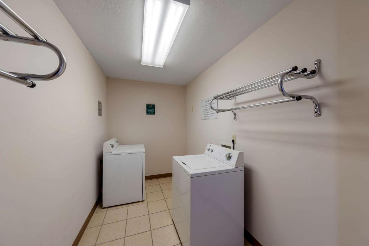 Quality Inn Hamilton Bagian luar foto