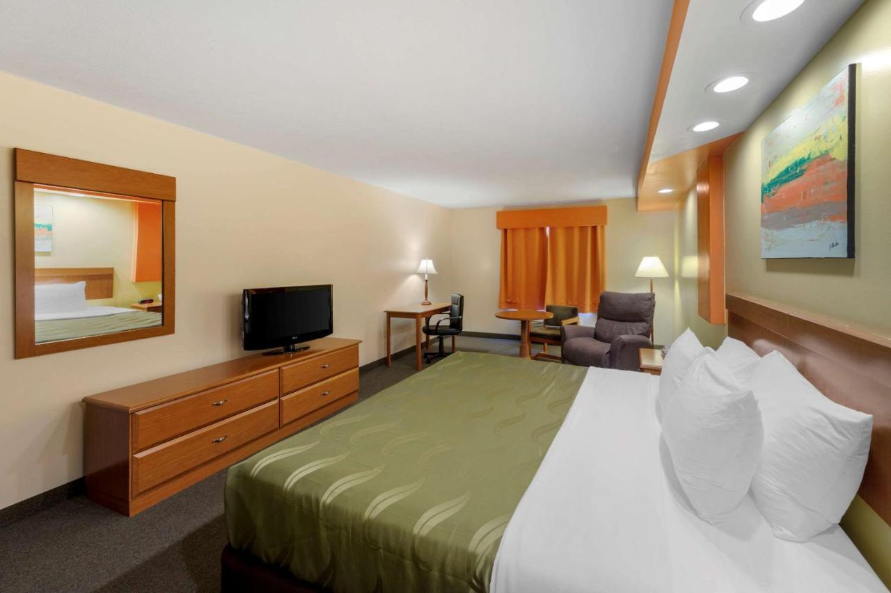 Quality Inn Hamilton Bagian luar foto