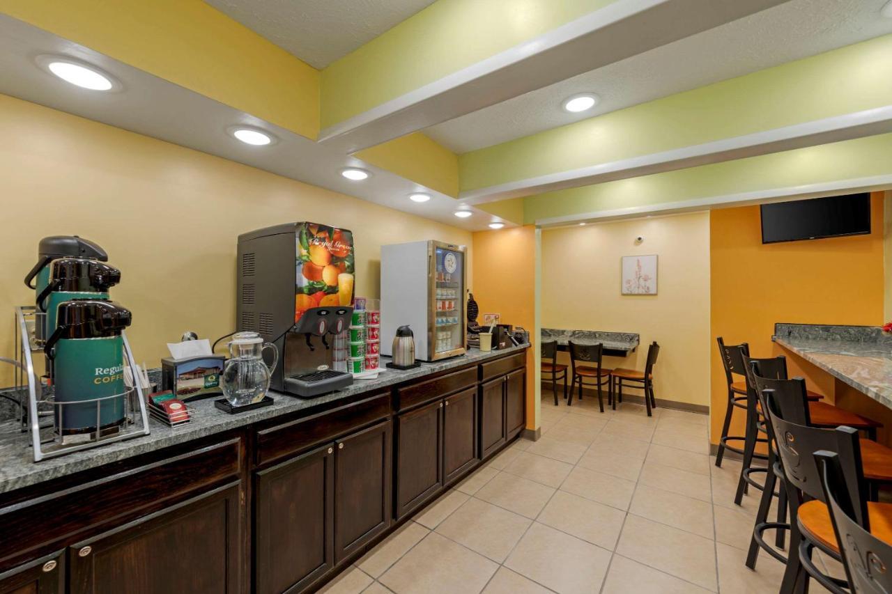 Quality Inn Hamilton Bagian luar foto