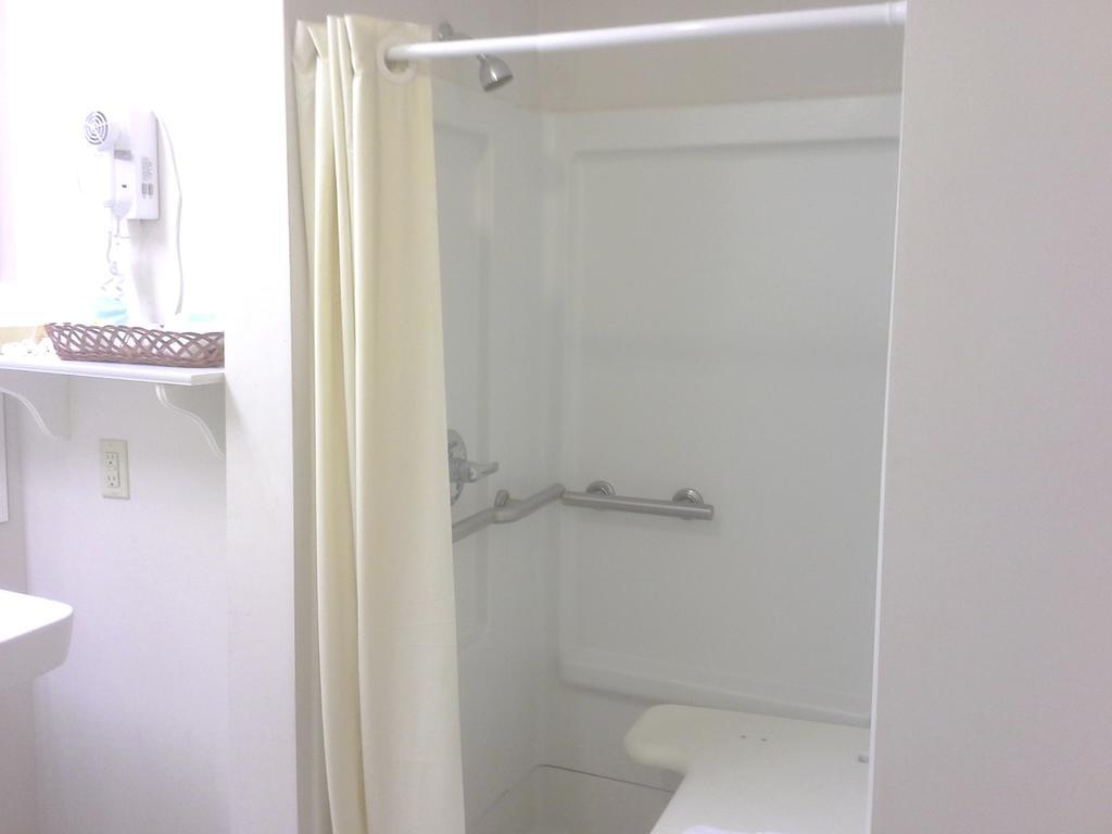 Quality Inn Hamilton Bagian luar foto