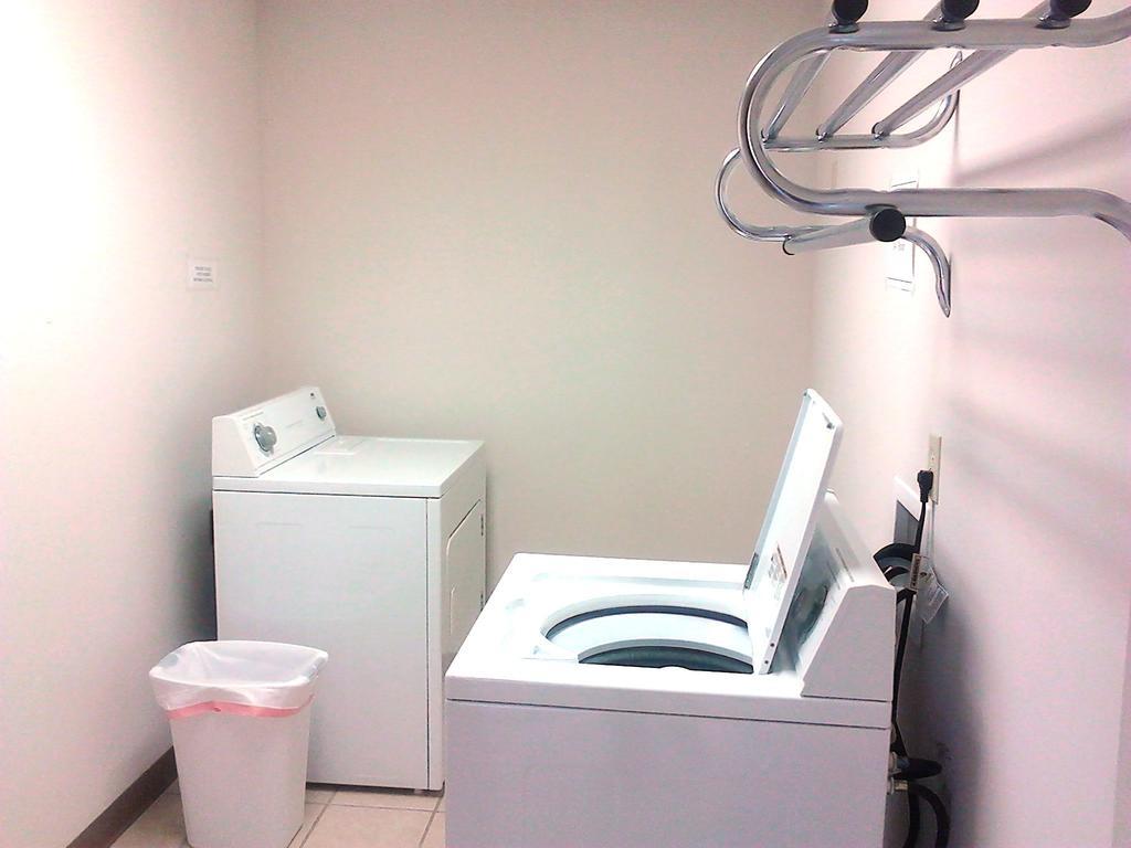 Quality Inn Hamilton Bagian luar foto